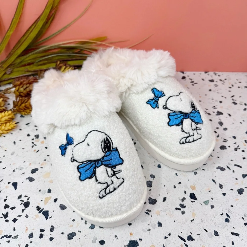 NWT Peanuts Snoopy x American Eagle Ivory Blue Bow Women’s Furry Slippers Sz 8 - Picture 11 of 11